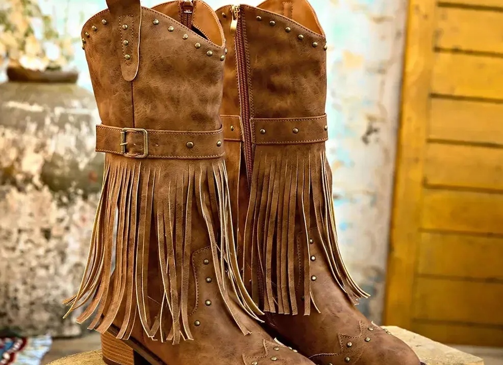 Бахрома и винтаж: какая обувь будет в моде летом 2025 года