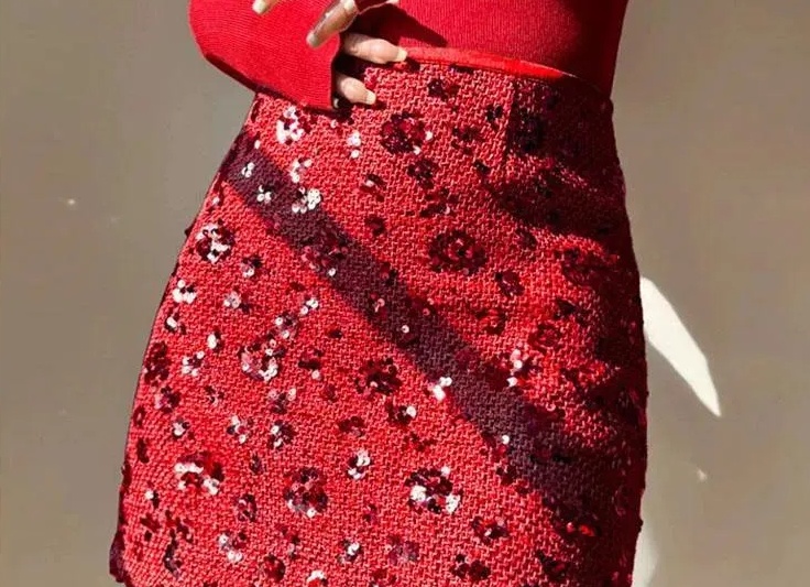 Лавандовая атласная юбка. И еще 3 цвета, которые зарядят вас позитивом