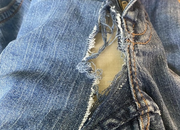 Если вам за 45, носите джинсы вот так: разбираем 7 стильных образов с джинсами на лето