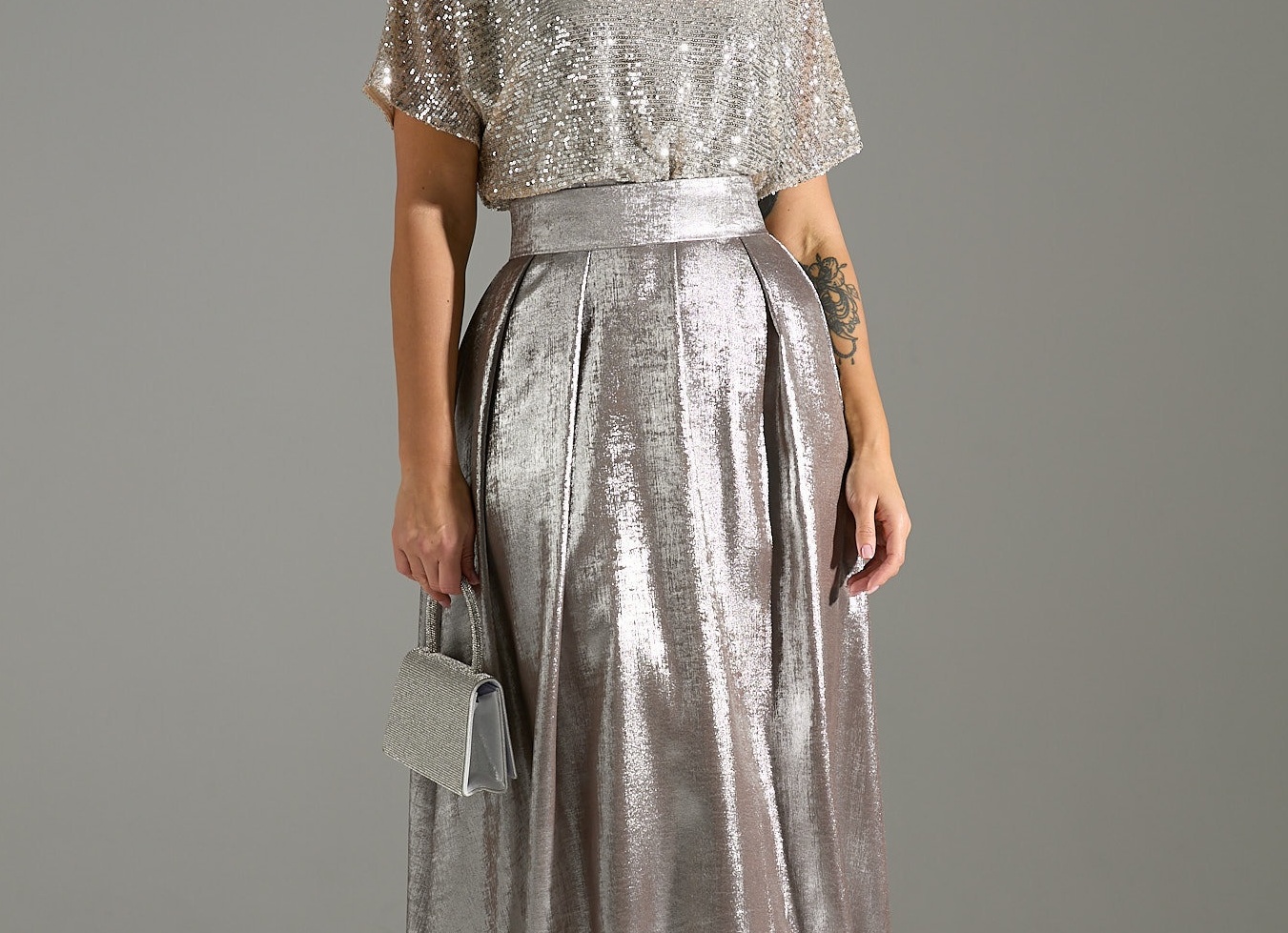 Аксессуары к бежевому платью. Собираем стильный образ