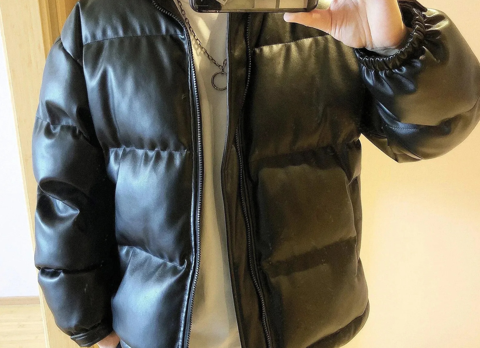 Куртки. Парки, бомберы, косухи, стеганые модели. Лучшие фасоны и образы с ними на весну